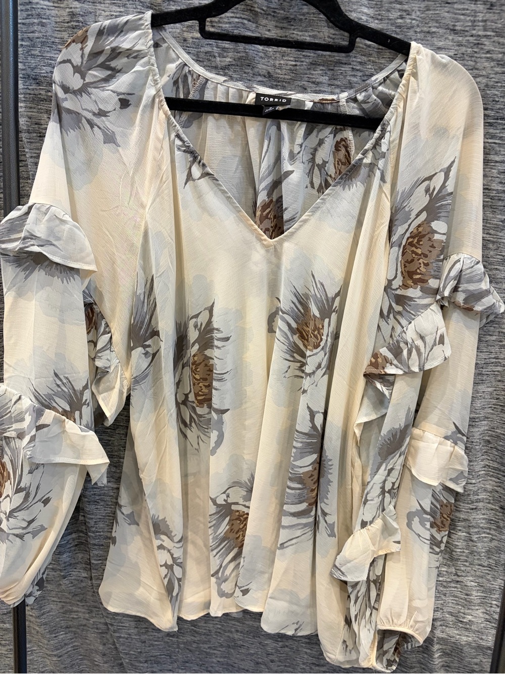 torrid Cream Floral V-Neck Ruffle Sleeve Blouse